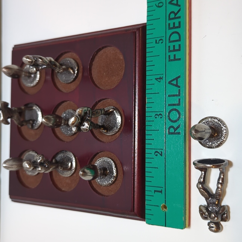 Pewter football players and footballs tic tac toe game with board - Picture 5 of 6